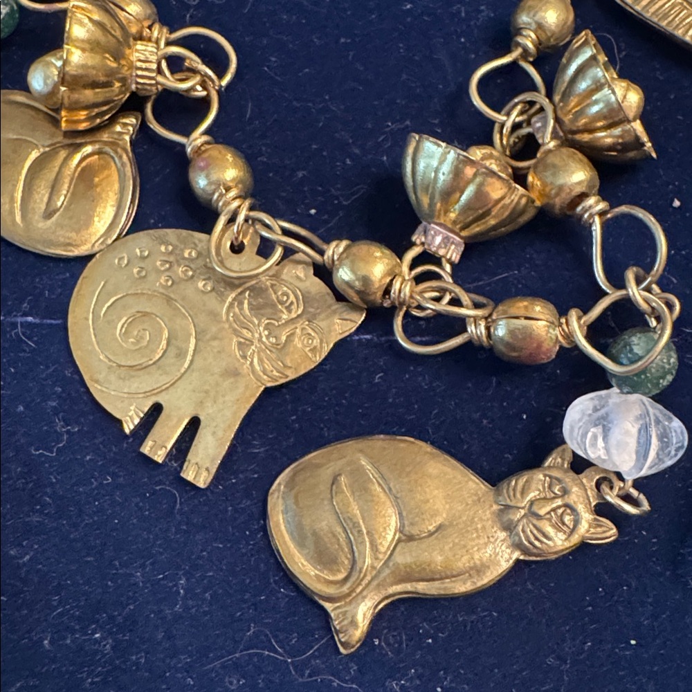 CATS brass ,clear &  green beads BELLS Necklace 🐈‍⬛ - Picture 3 of 6